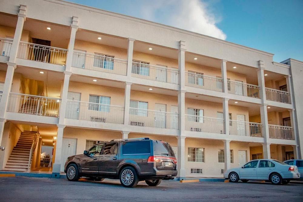 Fresno Galerias Hotel Torreon Exterior photo