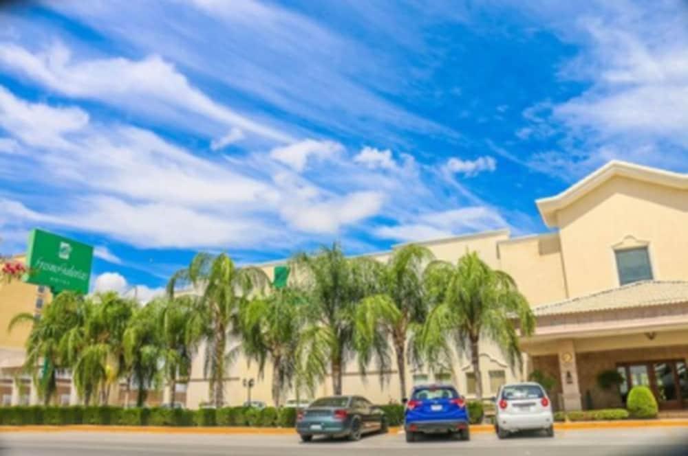 Fresno Galerias Hotel Torreon Exterior photo